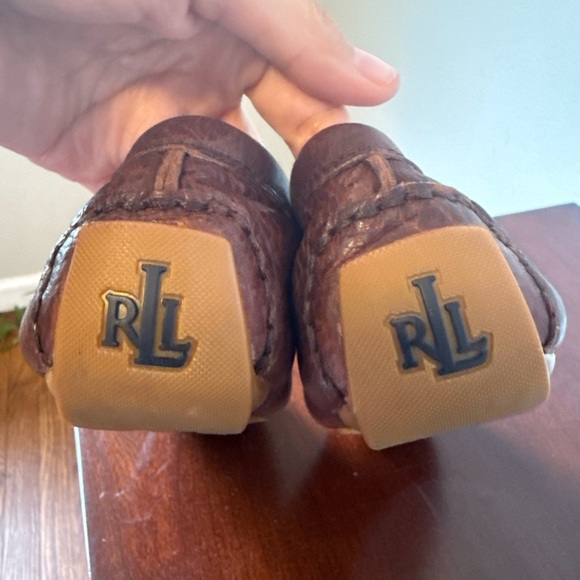Ralph Lauren Leather Loafers with Gold Emblem - Picture 5 of 9